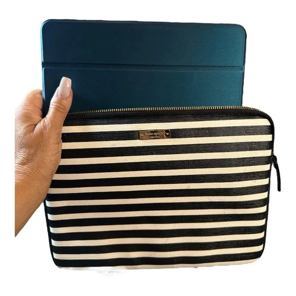 Kate Spade Black and White Striped Laptop/Tablet Sleeve EUC - Picture 9 of 10